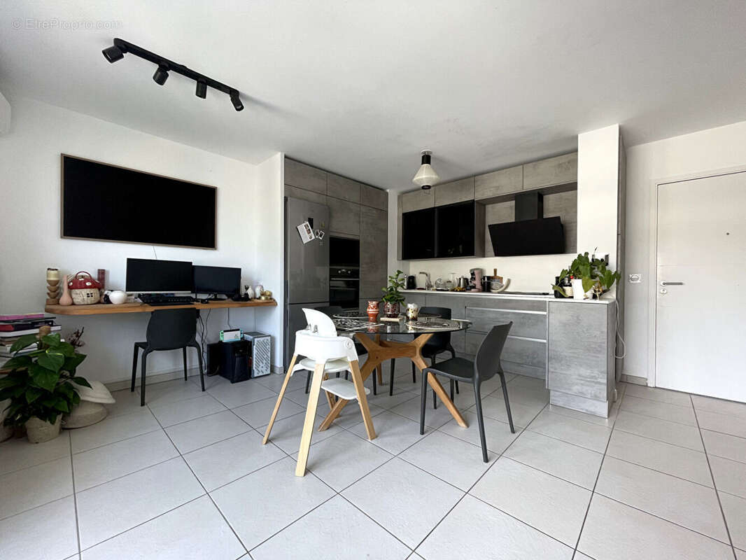 Appartement à SAINT-LAURENT-DU-VAR