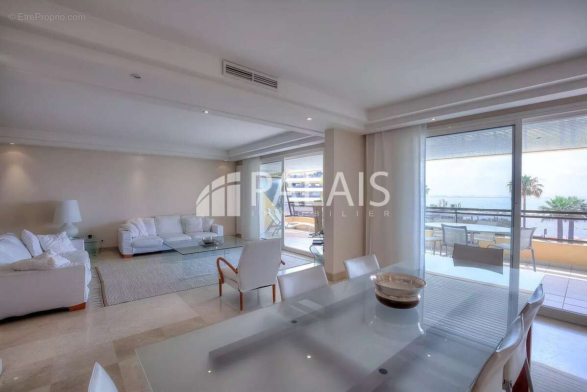 Appartement à SAINT-LAURENT-DU-VAR