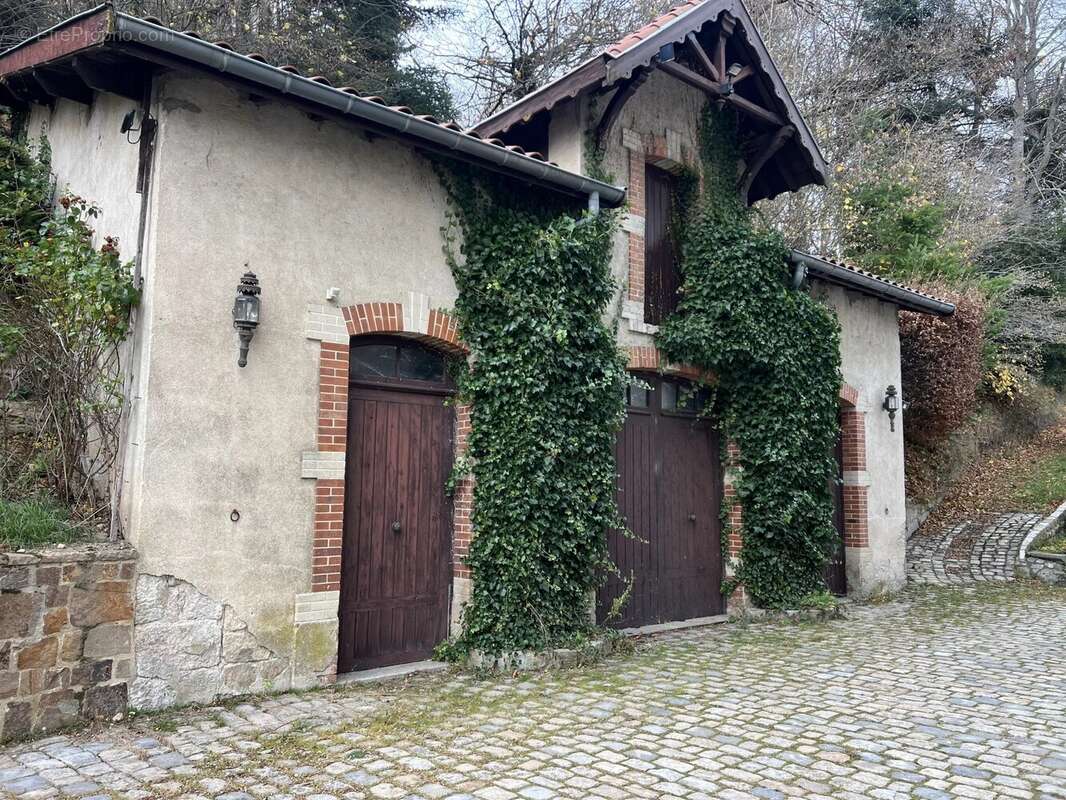 Maison à SAINT-BONNET-LE-CHATEAU