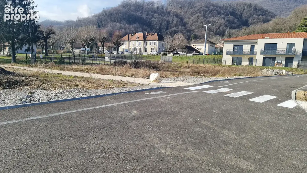 Terrain à LA BUISSIERE