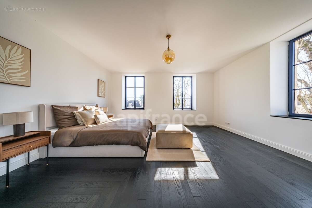 Propriété à vendre composée d'une demeure de Maitre et une deuxième maison avec piscine et jardin - photo 15
