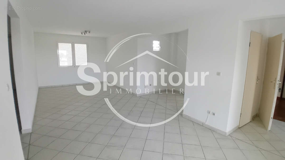 Appartement à BAIE-MAHAULT