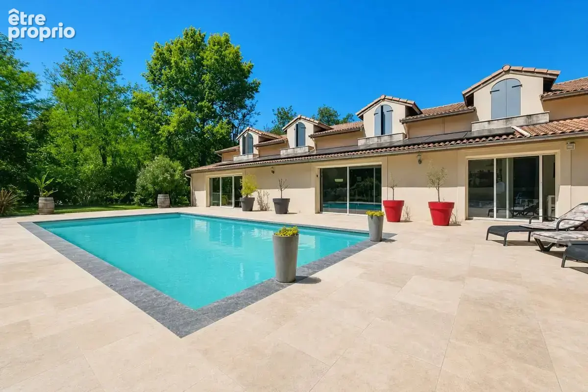 Maison de 11 pièces de 368 m² à Châteauneuf-sur-Isère - photo 2