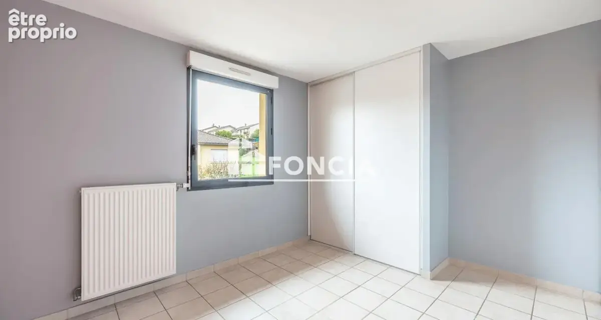 CENTRE VILLAGE - Grand T4 dans petite copropriété - faibles charges - photo 2