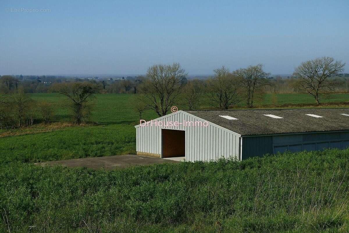 Parking à SAINT-HERNIN