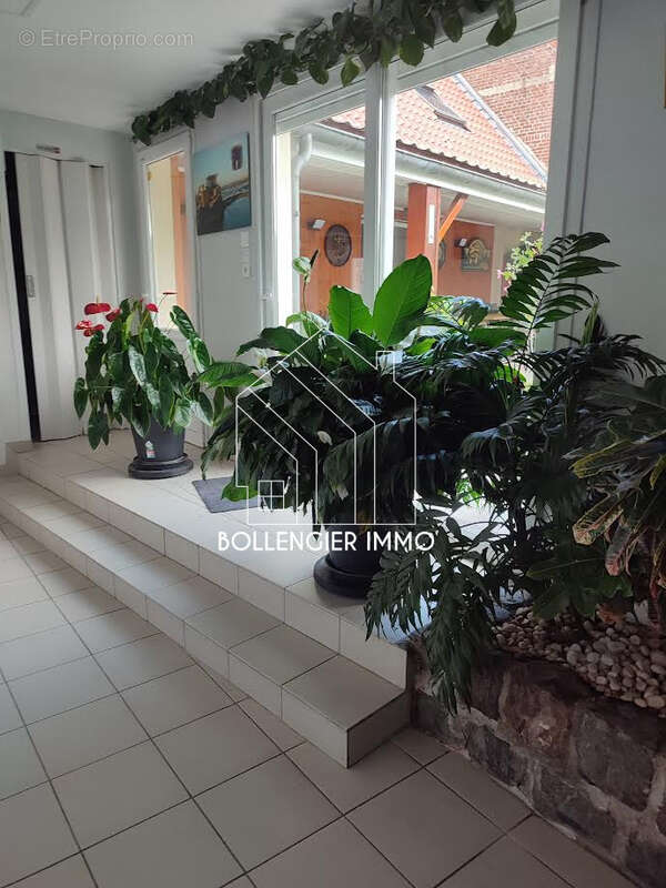 Ensemble immobilier : Murs et fonds de commerce - photo 5