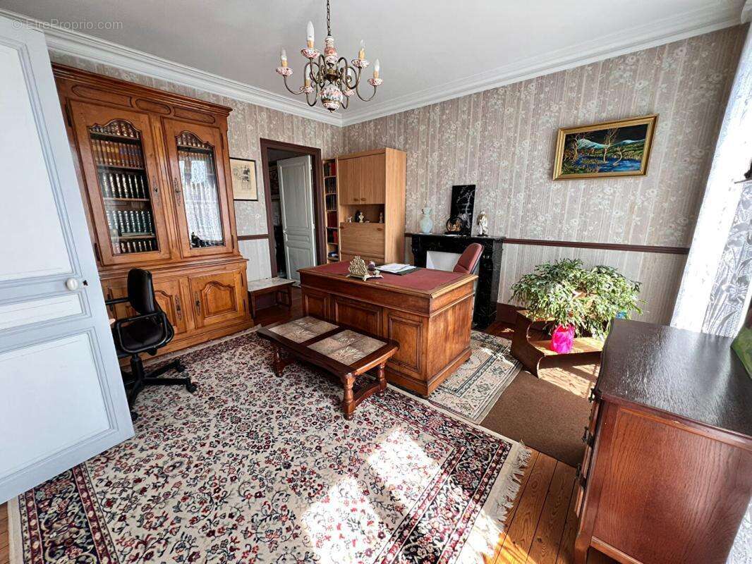 78200 MANTES LA JOLIE, Maison 7 pièce(s) 130 m2, 4 chambres, jardin clos de murs, sous-sol total - photo 8