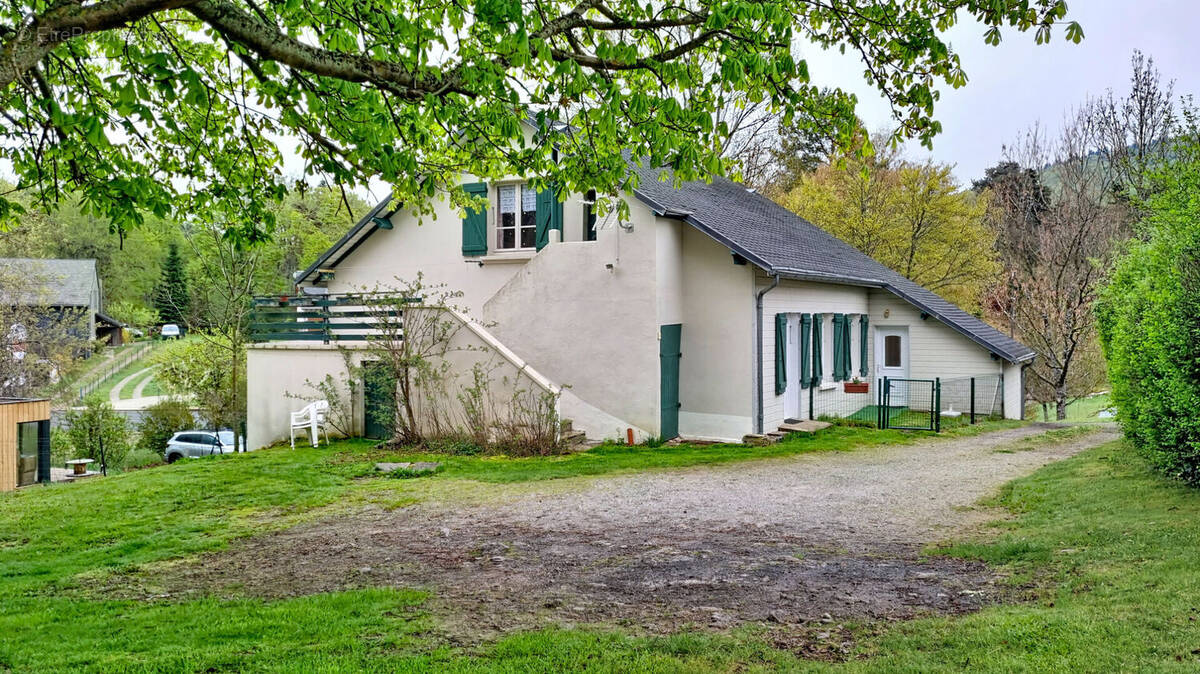 Maison à CHAMBON-SUR-LAC