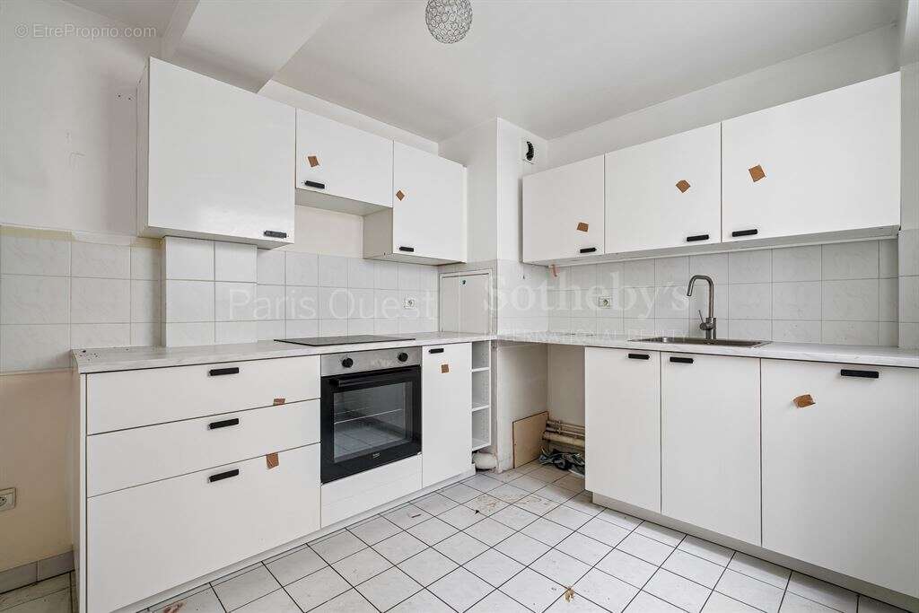 Appartement à PARIS-8E