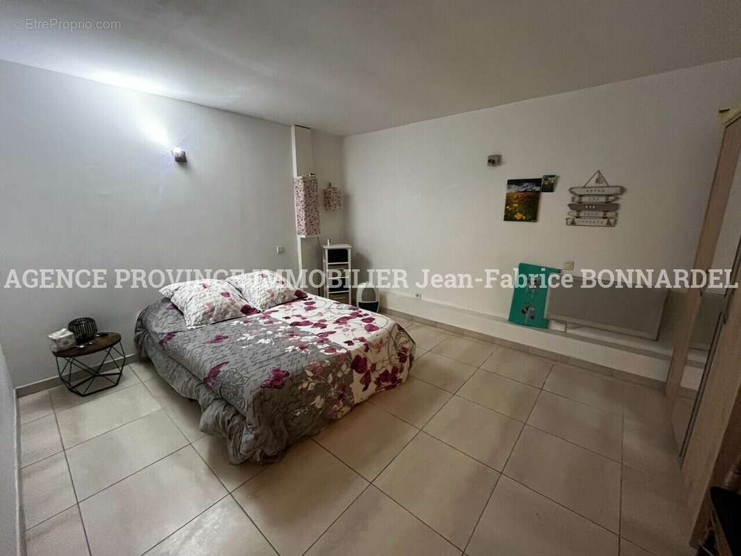 Appartement à LA BAUME-DE-TRANSIT