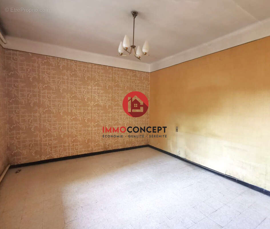 Appartement à BAGNOLS-SUR-CEZE