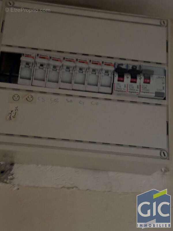 A vendre dans le gic/bi un 4pp herouville belles portes - photo 13