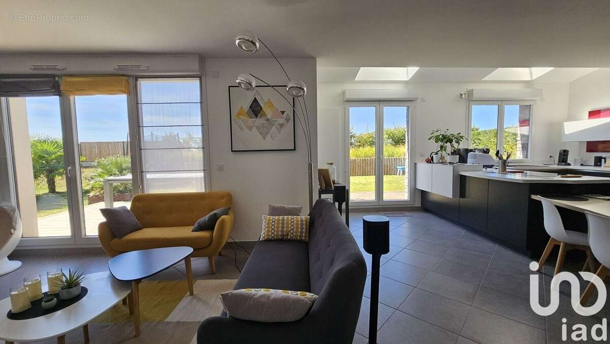 Photo 2 - Maison à CRESPIERES