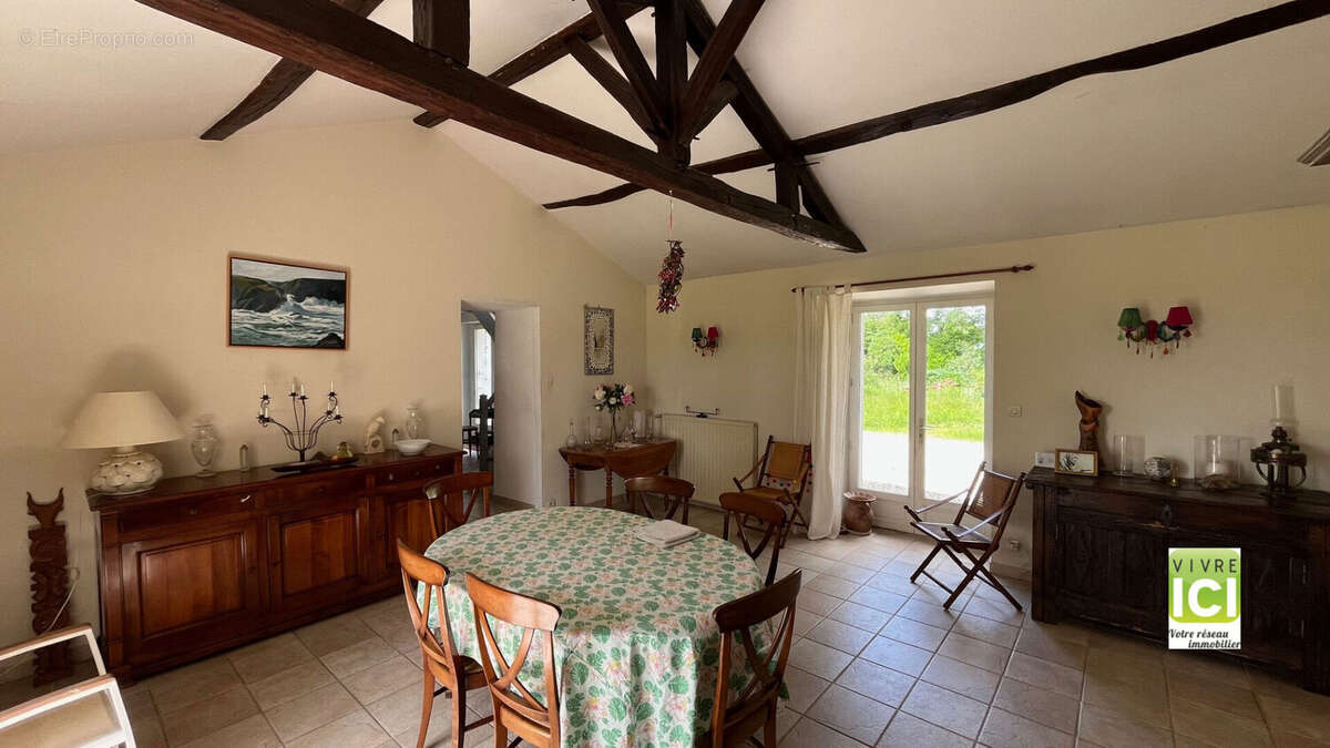 Maison à LA CHAPELLE-BASSE-MER