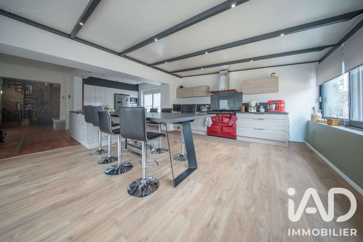 Maison 240 m² à Les Baroches  - photo 2