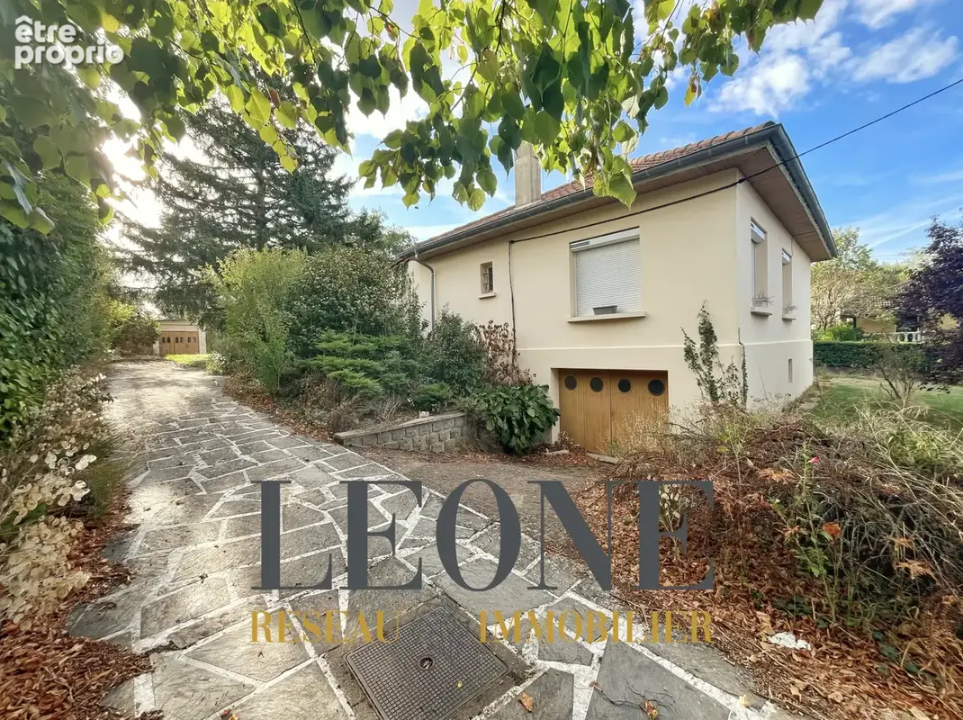 Maison Crepieux terrain 2500 m2 - photo 6