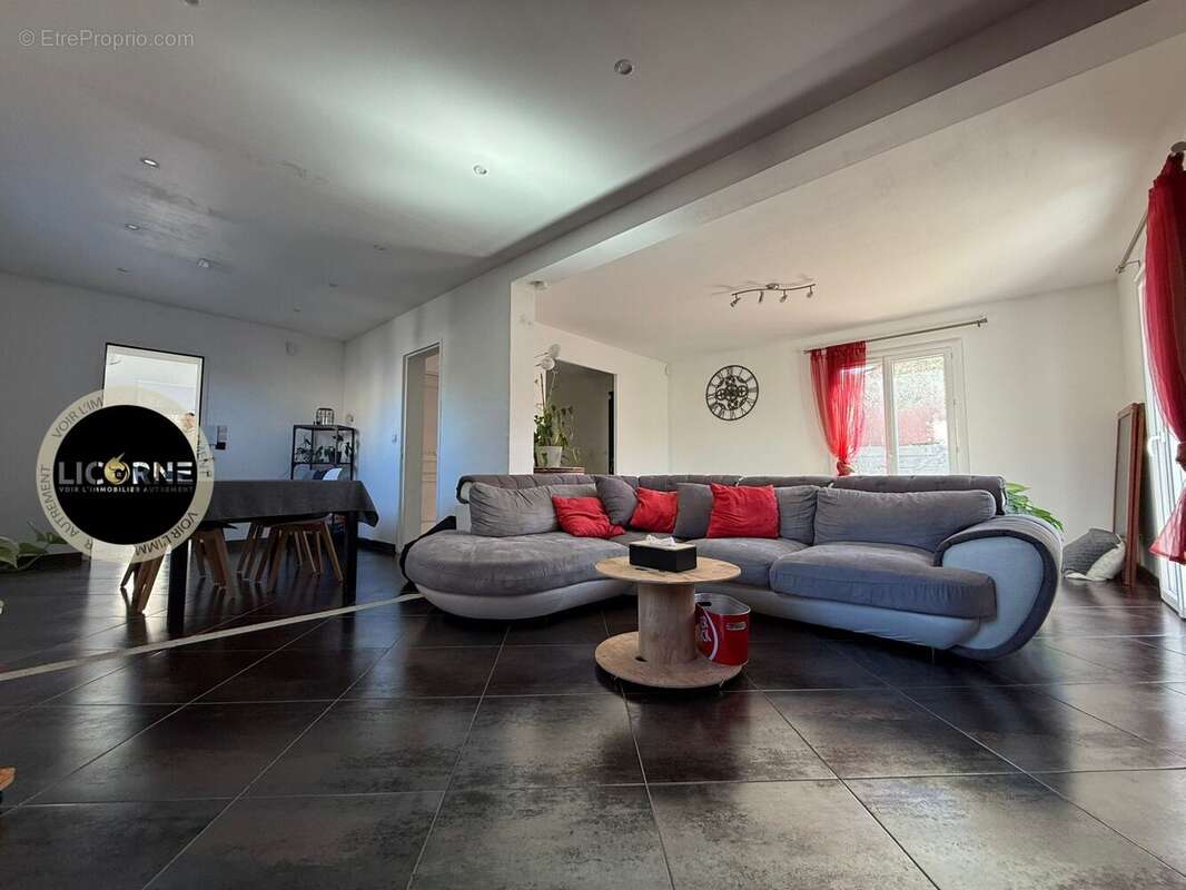 Salon / Séjour - Maison à MARIGNANE