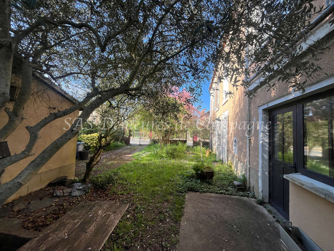 Maison à SAINT-SATUR