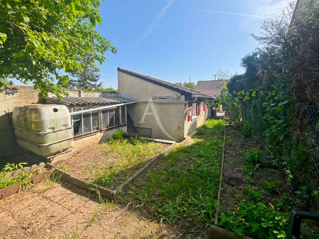 Maison à LES MUREAUX