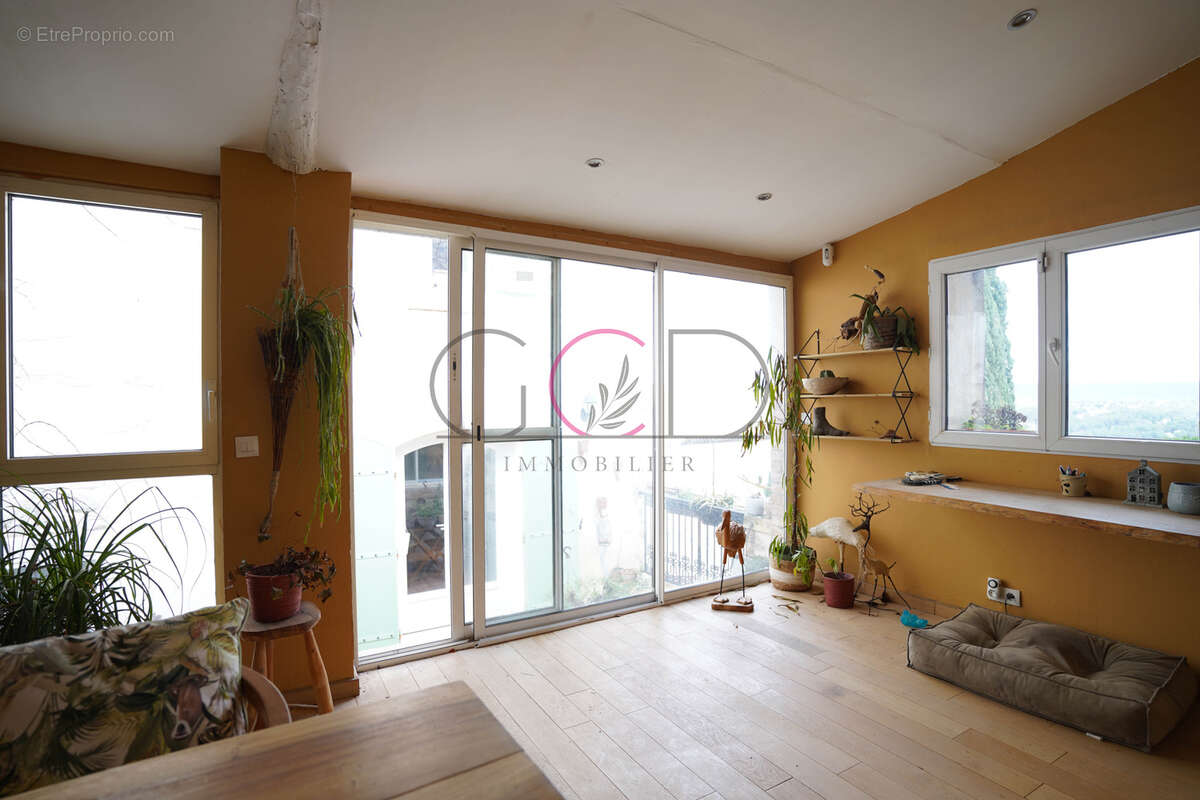 Maison à VENTABREN