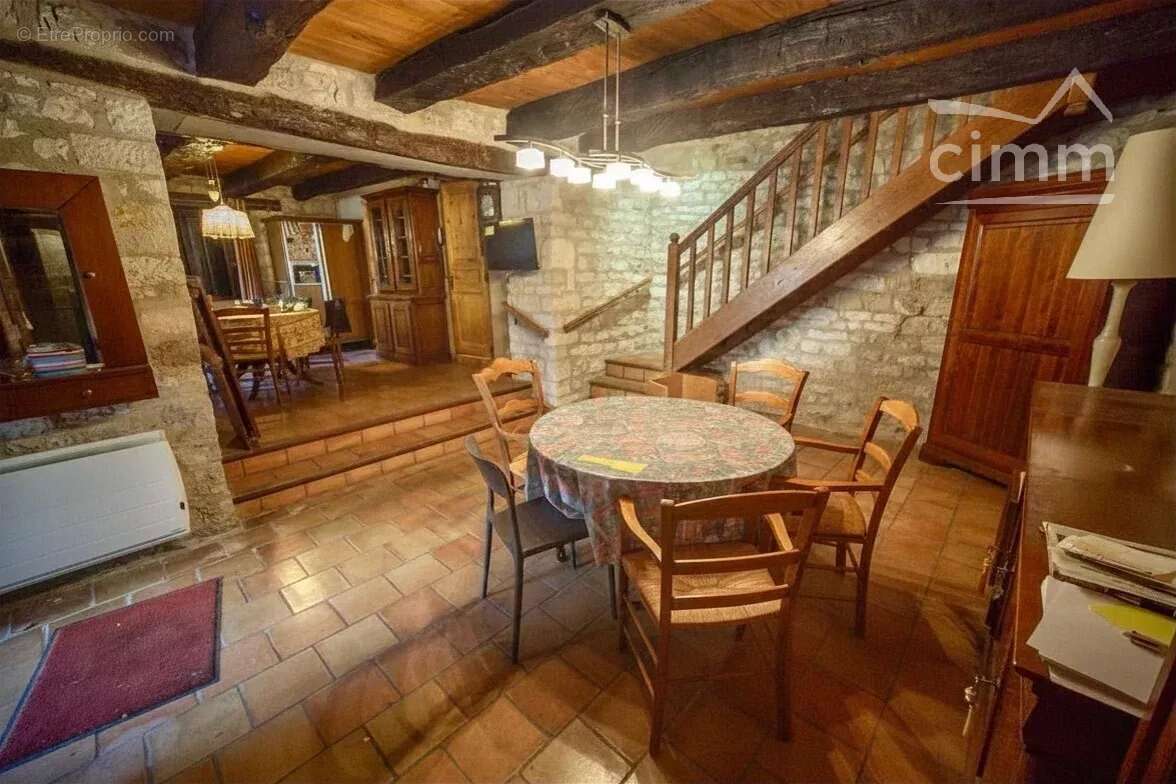 Belle maison au coeur du triangle d'or. - photo 7