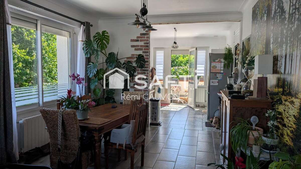 Maison 214 m² à Saint-Vite  - photo 4