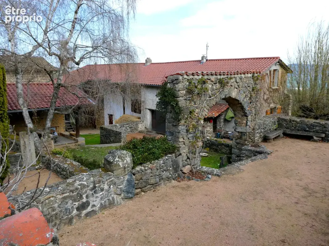 Maison à BRULLIOLES