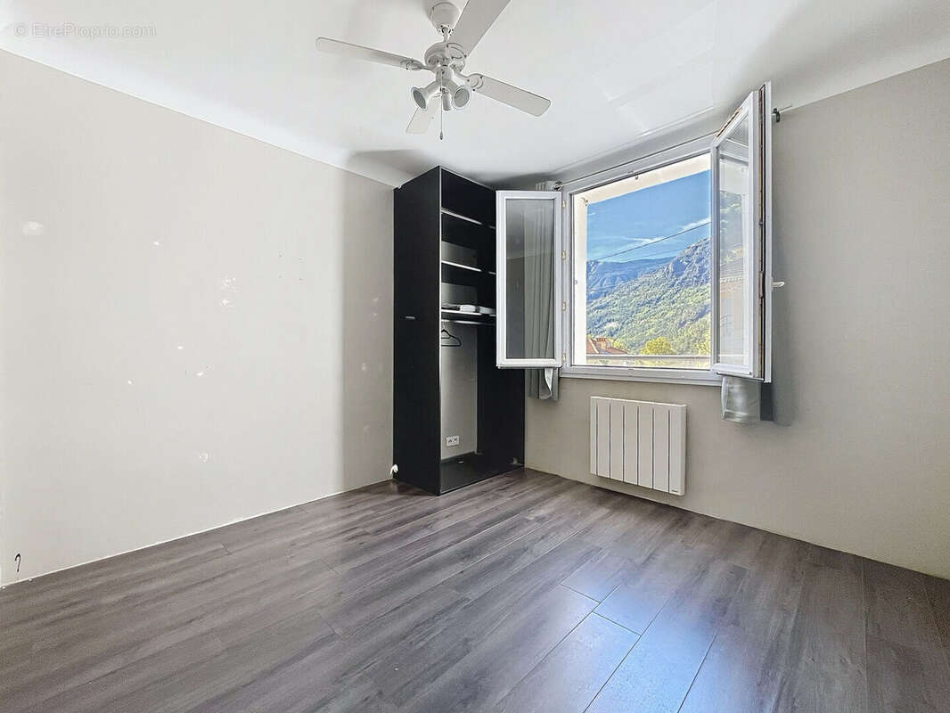 Villa Mitoyenne + Studio Indépendant et Terrain de 1200m2 à Bancairon - photo 6