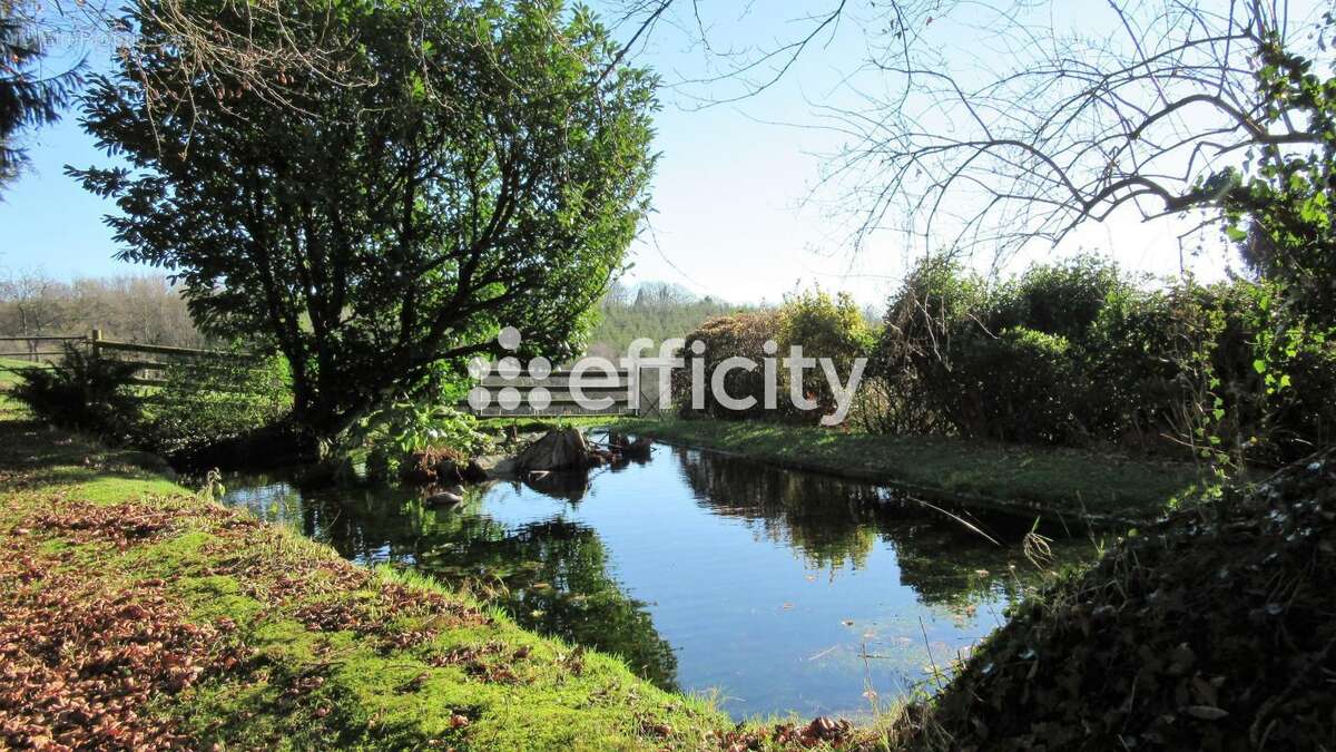 Maison à SAINT-SEVER-CALVADOS