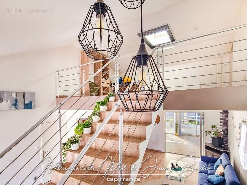 Grande maison familiale avec logement indépendant, garages et dépendances - photo 25