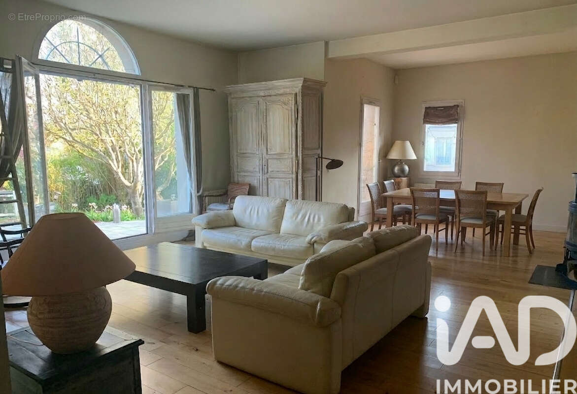 Photo 2 - Maison à VERRIERES-LE-BUISSON