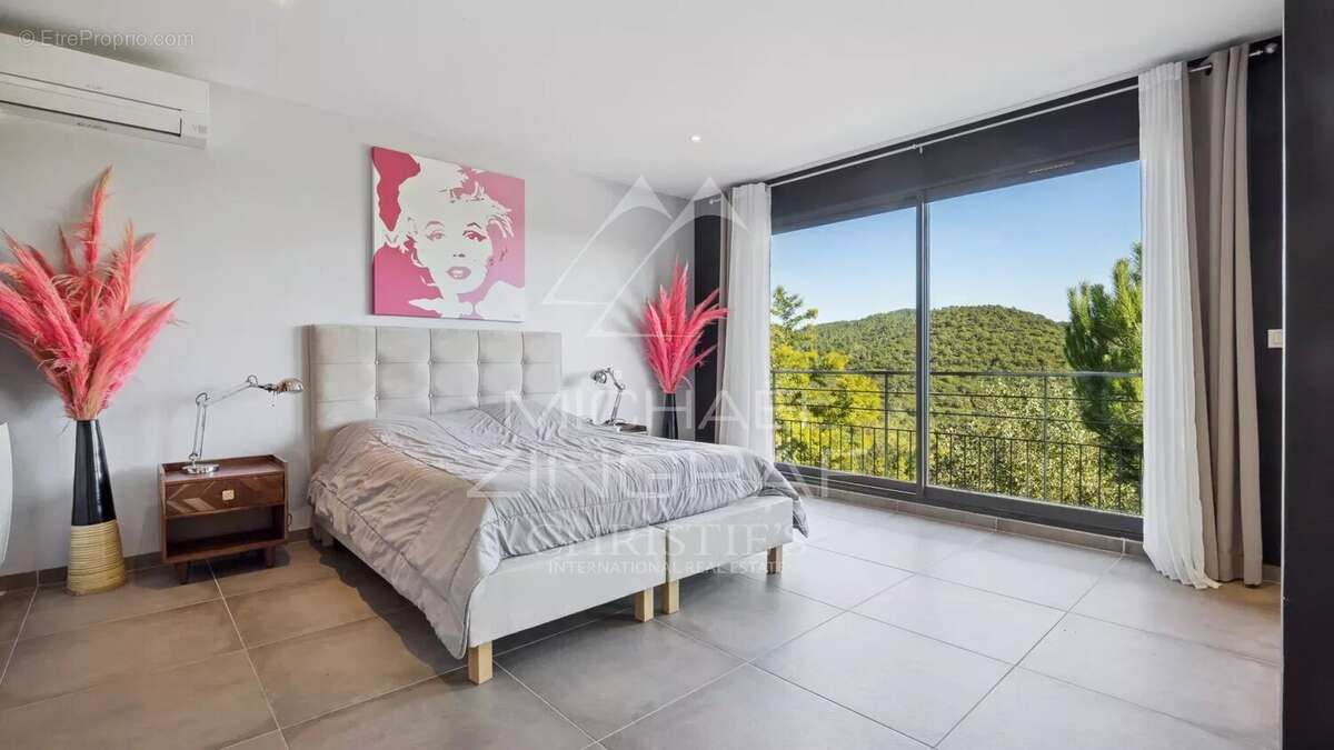 Maison à MANDELIEU-LA-NAPOULE