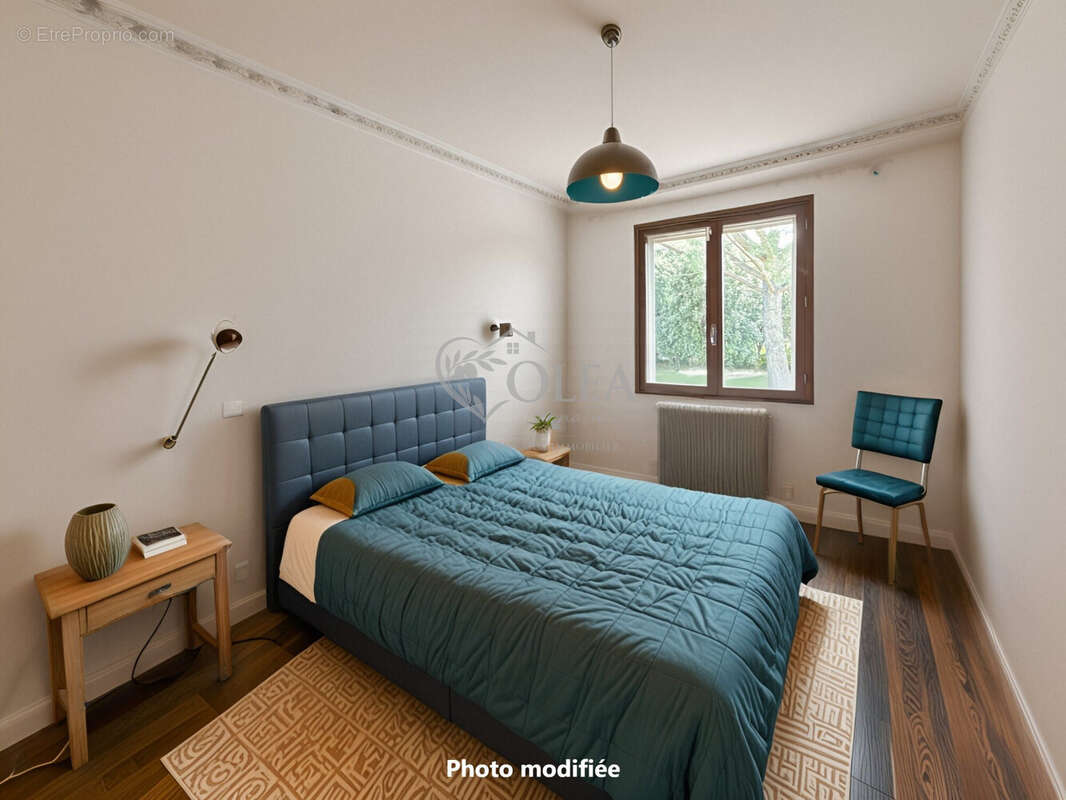 Chambre 2 b - Maison à MONTAREN-ET-SAINT-MEDIERS