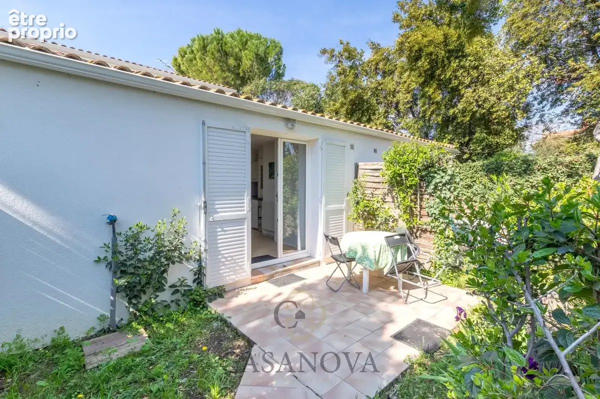Montpellier Est. Superbe villa de 280m² avec piscine, garage et dépendances. - photo 13