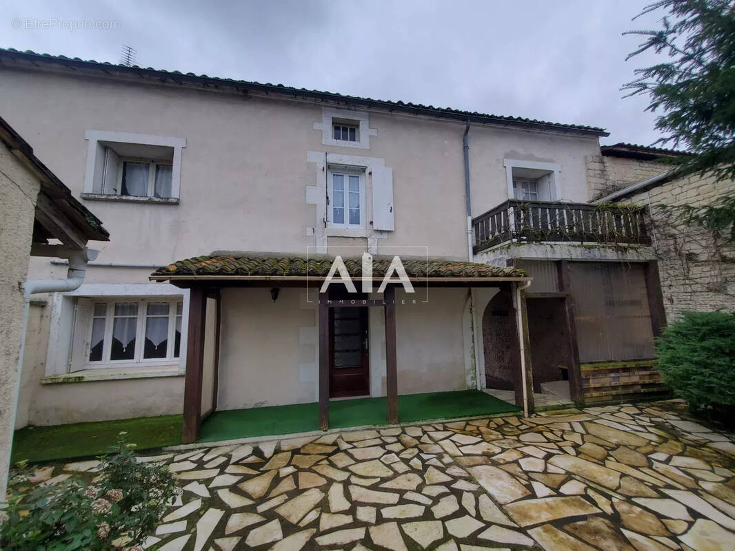 Maison à COULONGES