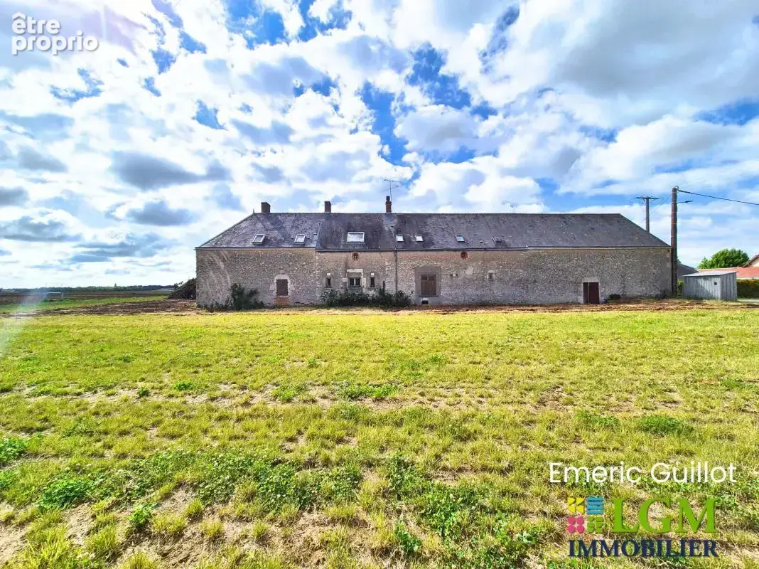 Belle longère familiale de 252 m² – à 3.5 km de Mulsans - Terrain de 3 025 m² – Grande Grange - Ecurie - Deux Grandes Remises –  - photo 3