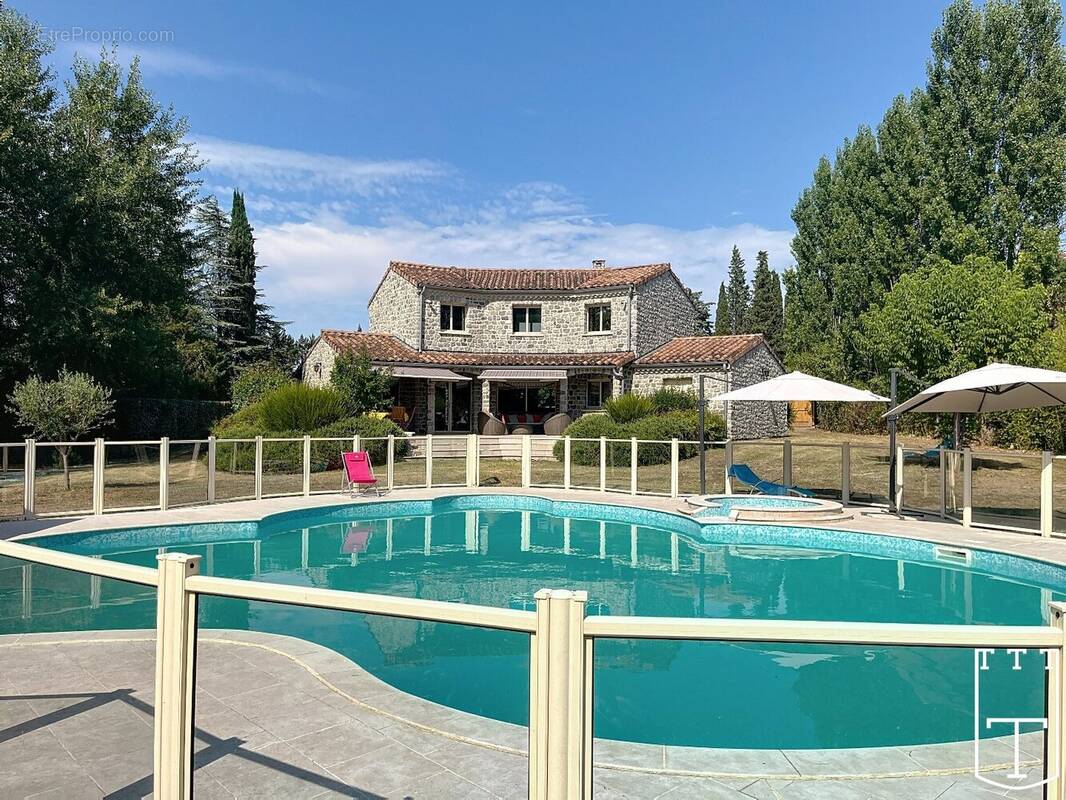 Maison à RUOMS