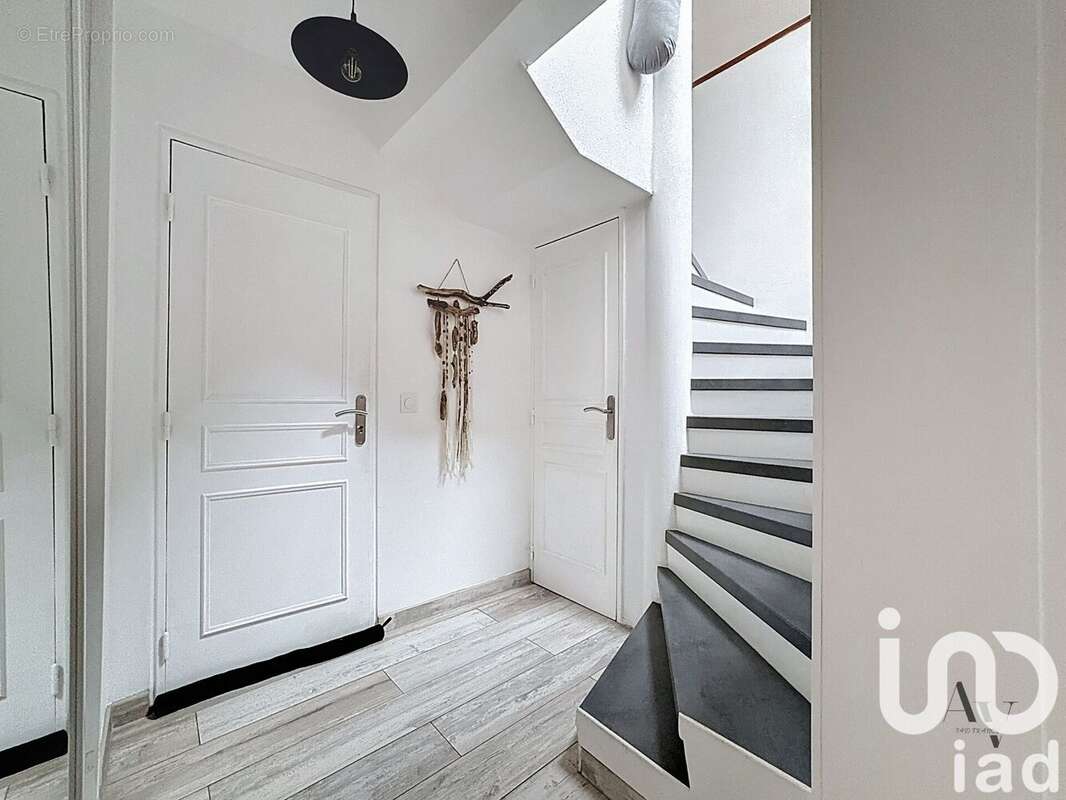 Photo 2 - Maison à JOUY-LE-MOUTIER