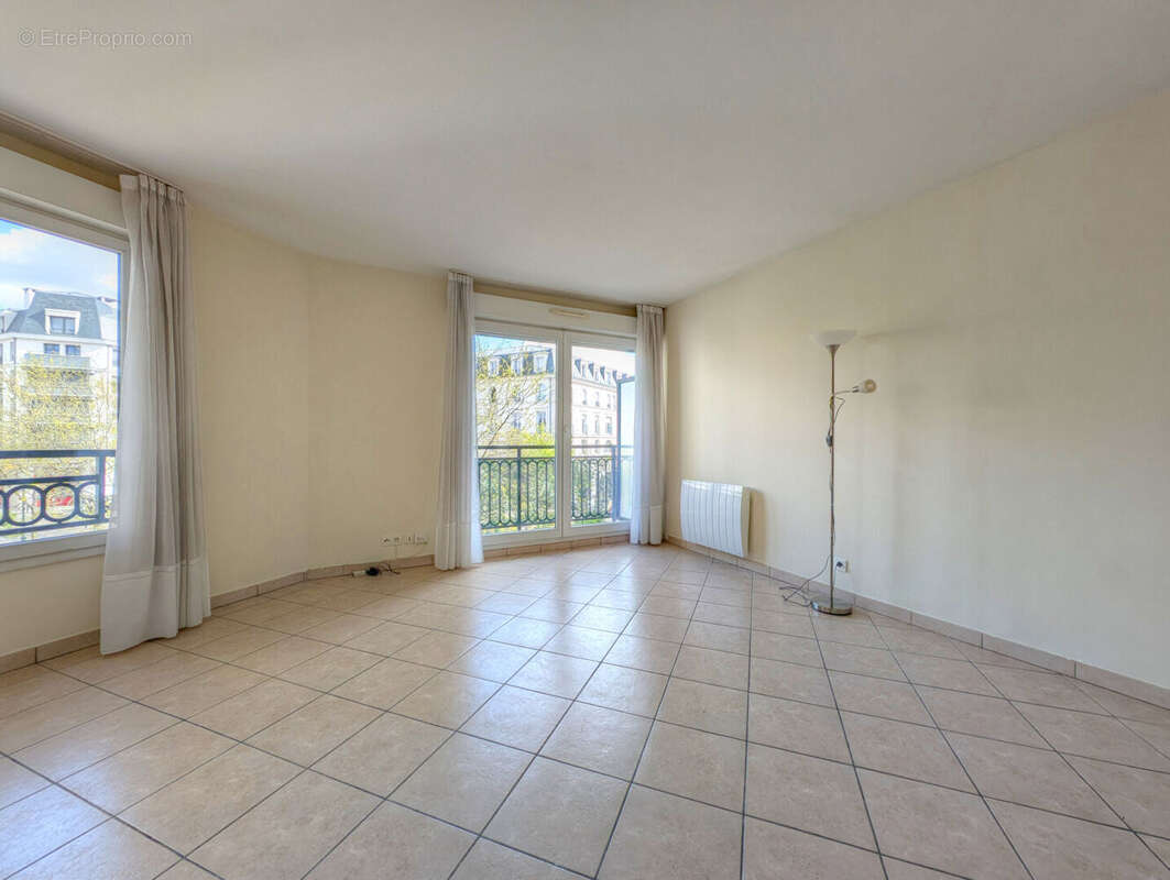 Appartement à LA GARENNE-COLOMBES