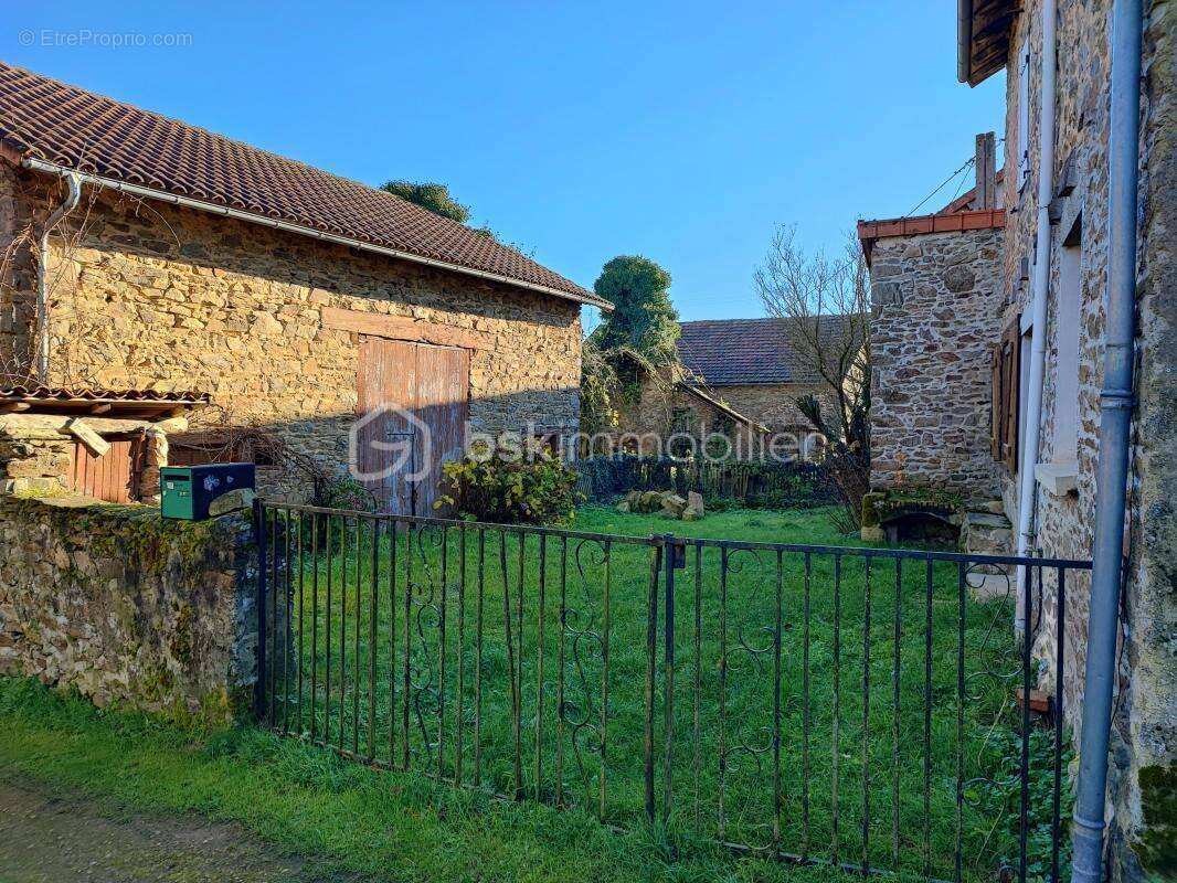 Maison à NEUVIC-ENTIER