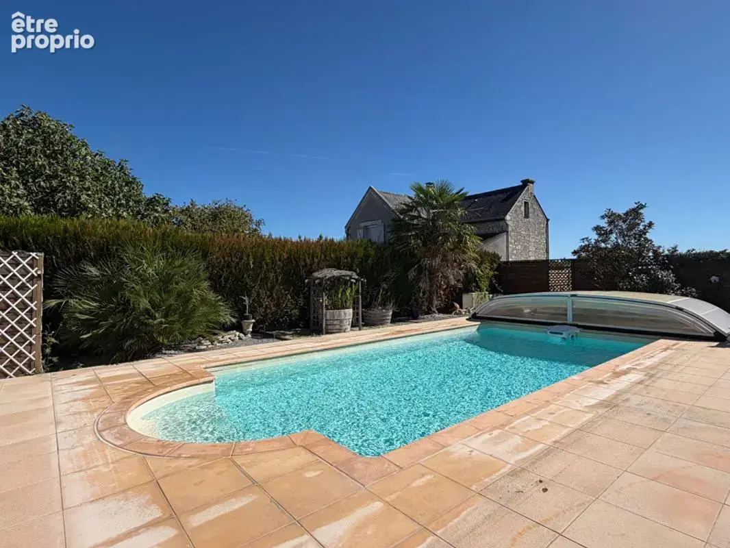 Maison Chinon 6 pièce(s) 174 m2 Piscine Terrain 1900m2 - photo 2