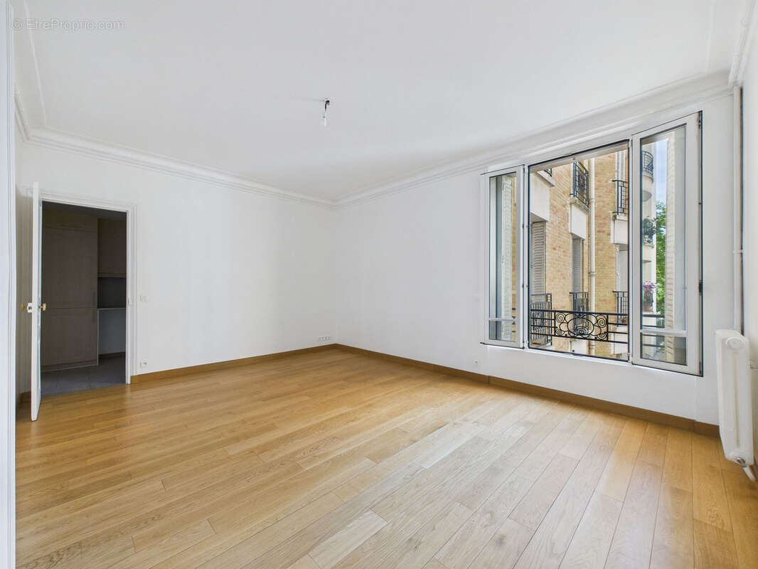 Appartement à PARIS-14E