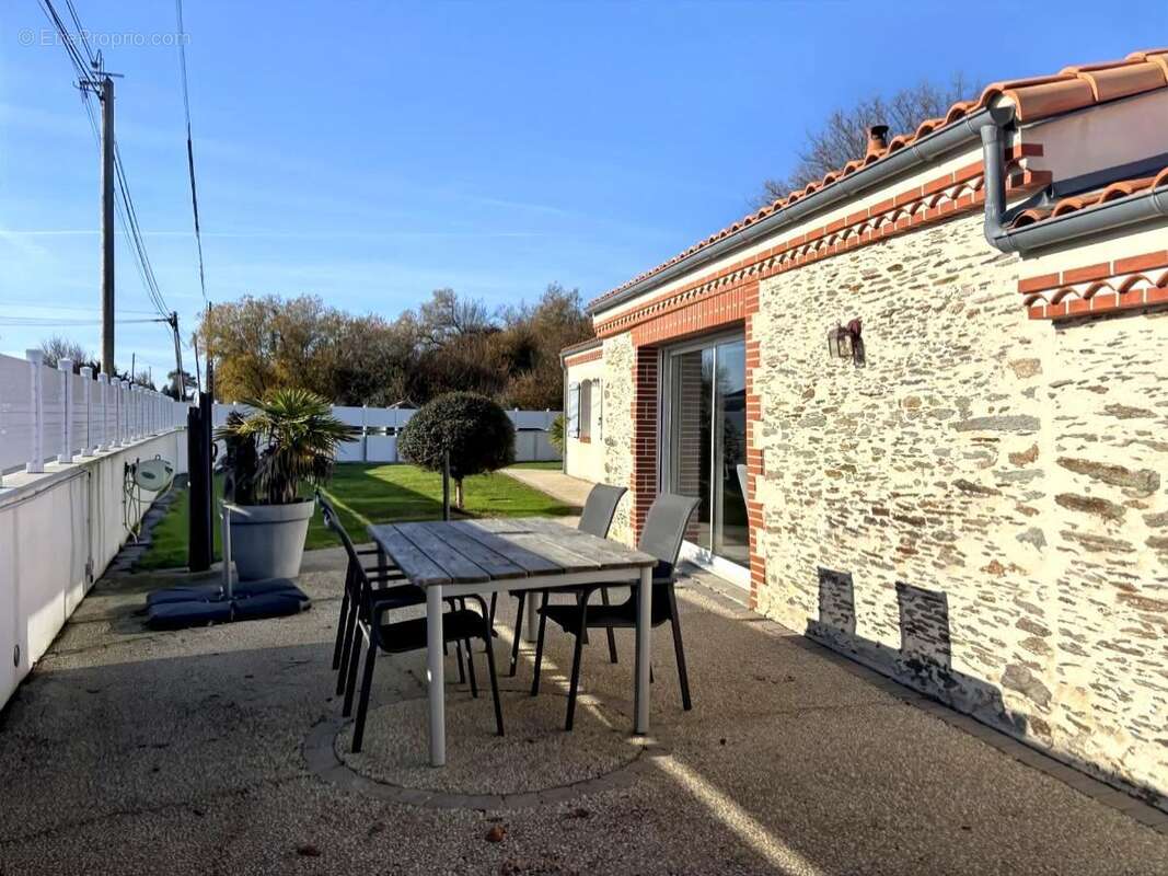 Maison 128 m² à Saint-Michel-Chef-Chef  - photo 2