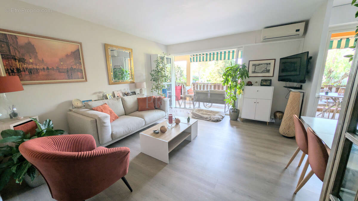 Superbe Appartement 2 pièces entièrement rénové au coeur du très recherché quartier de BOULOURIS - photo 8