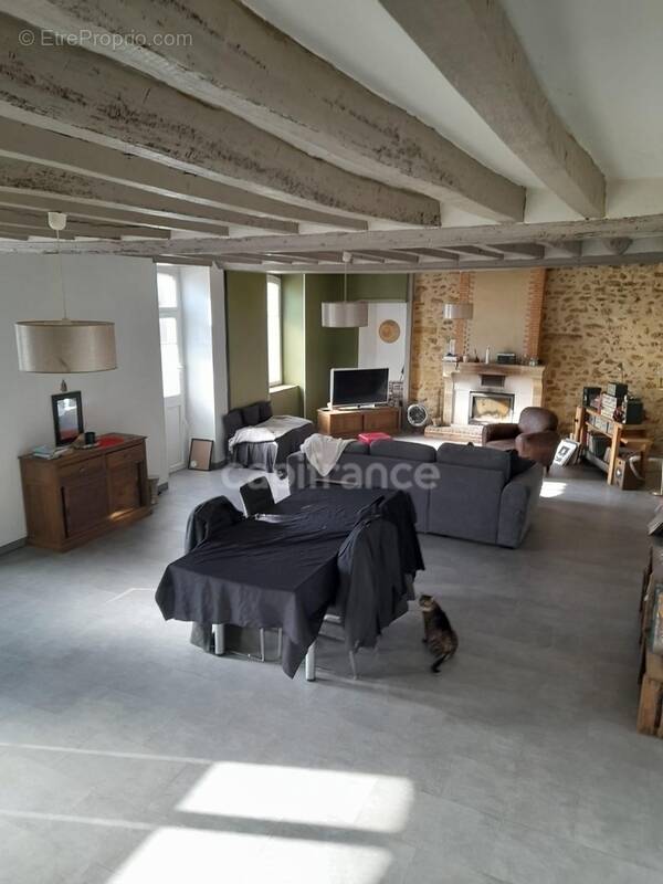 Maison à NEUVILLE-SUR-SARTHE