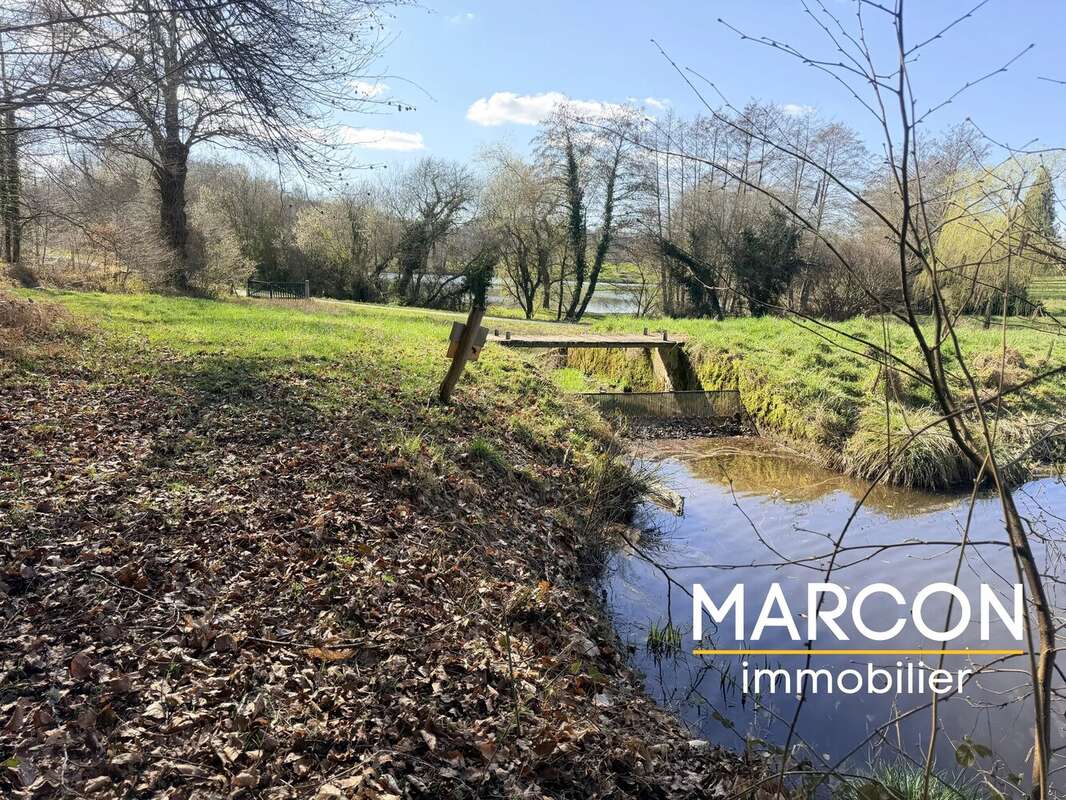 Terrain à AZAT-CHATENET