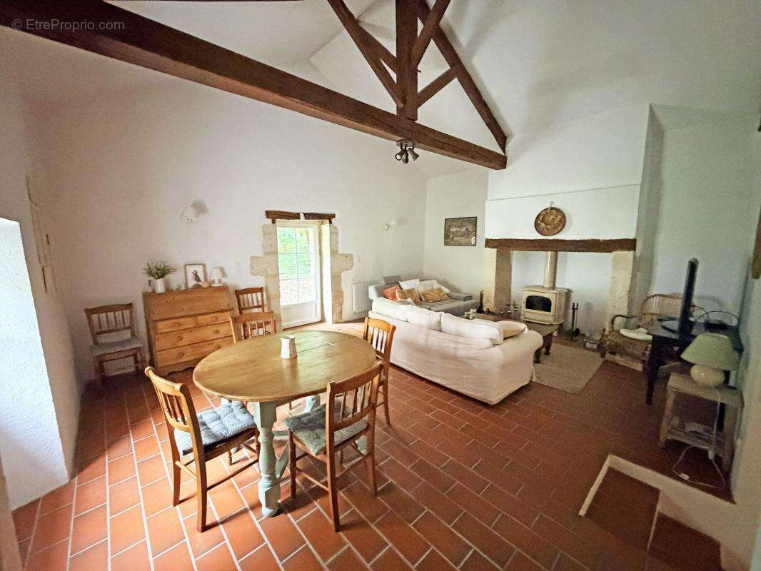 Maison à SAINT-JEAN-D'ESTISSAC
