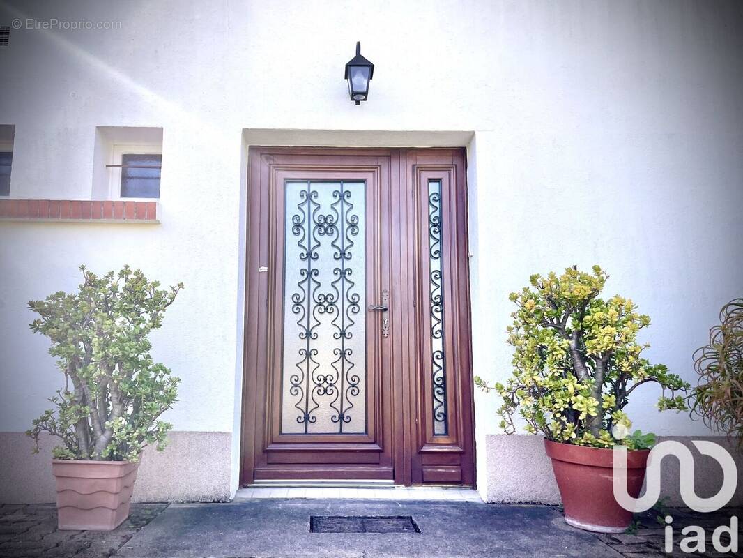 Photo 1 - Maison à SAINT-JEAN-DE-LA-RUELLE