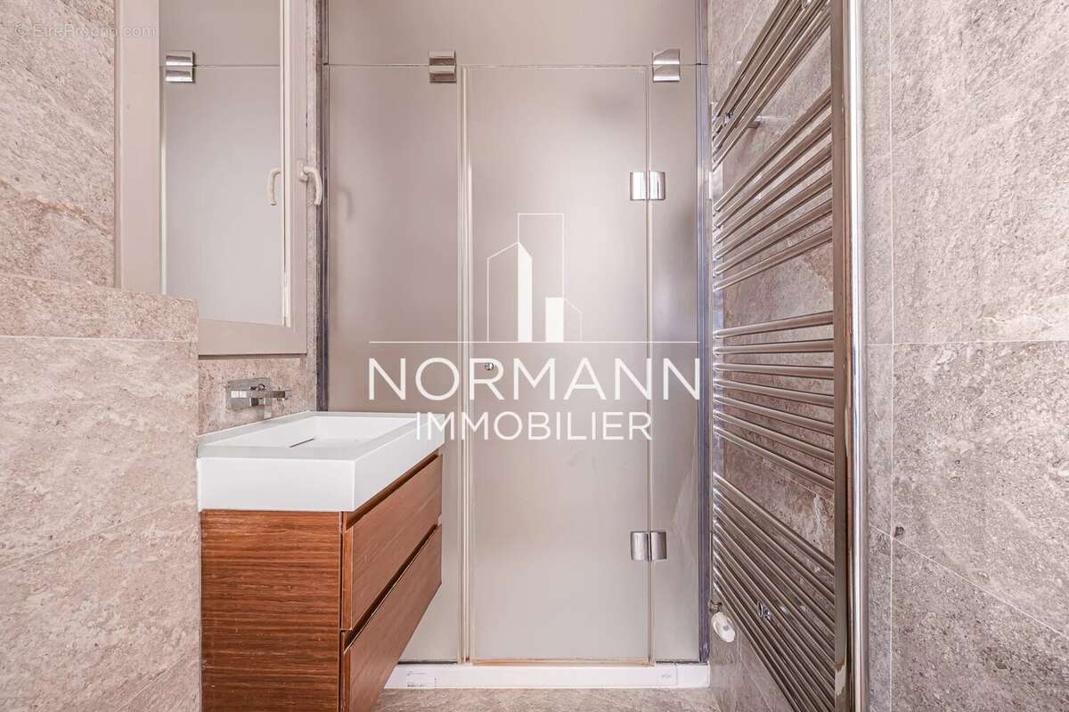 Appartement à PARIS-8E