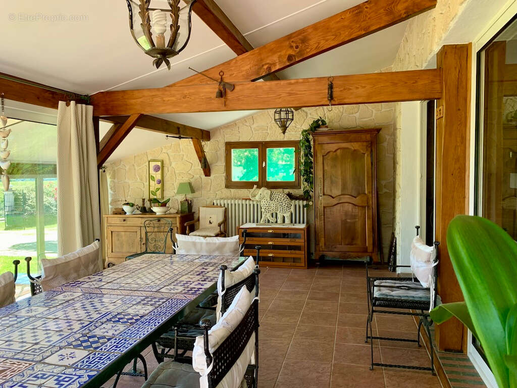 Maison plain-pied avec piscine, dépendance et double garage à proximité directe de Cahors - photo 4